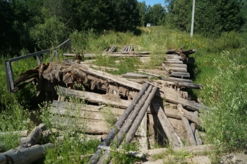 Единственный мост через речку Куга в деревню Малая Юронга. Ехать по нему я бы не советовал