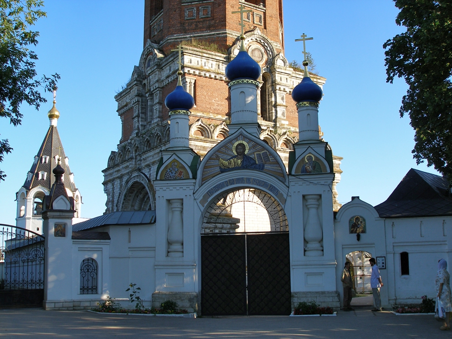 Ворота монастыря