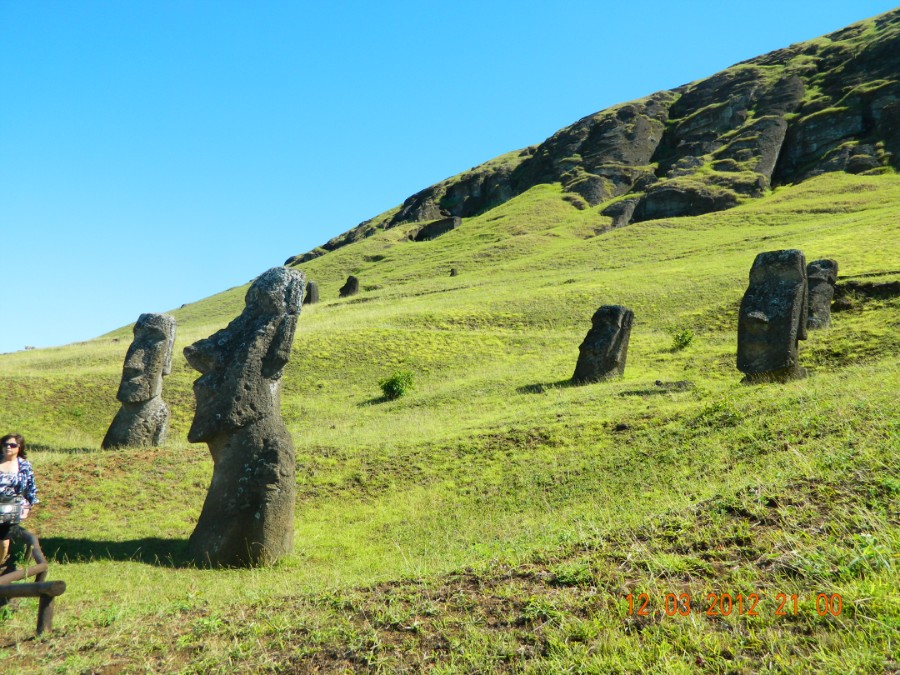      - (Rano Raraku),  2