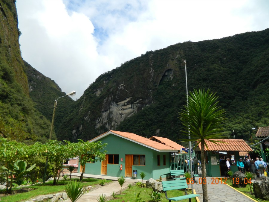   (Aguas Calientes)   -