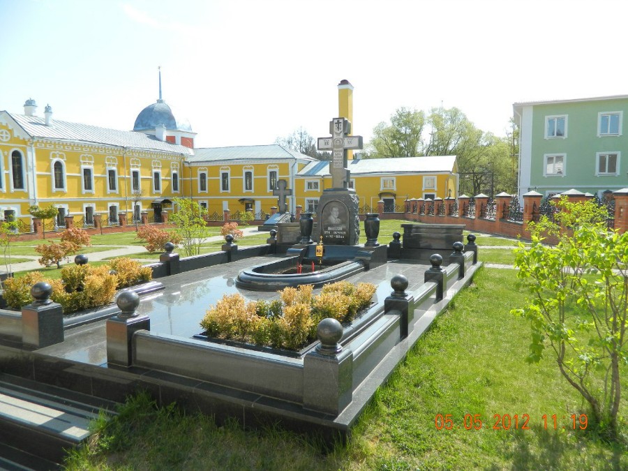 Монастырское кладбище