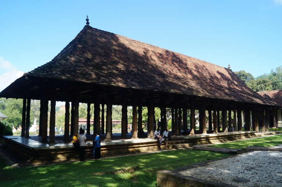      (Buddha tooth temple)