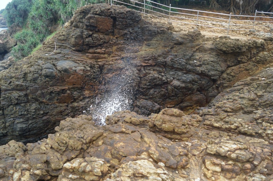Маленький фонтан в Blow Hole