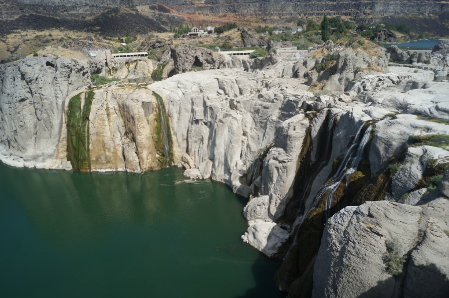   -   (Shoshone Falls).    