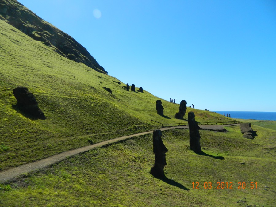      - (Rano Raraku)